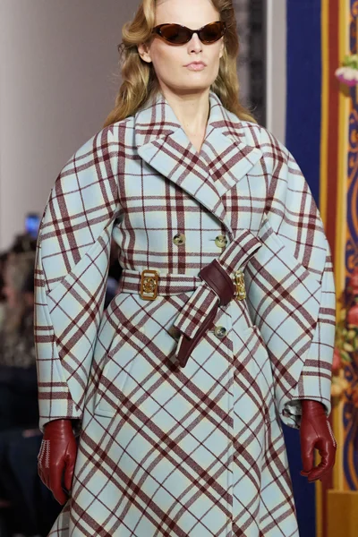 Look 27